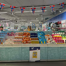 Salgsbord / kampanjebord / butikkdisk med hyller og displaybokser (B120)
