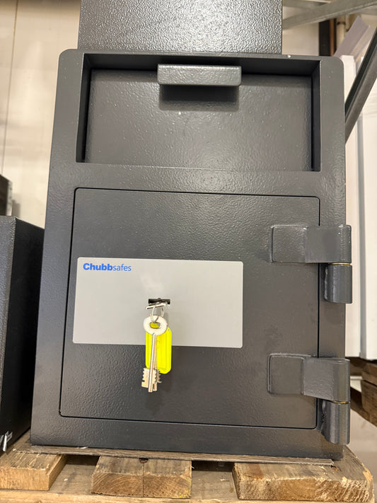 Brukt innskuddssafe / pengesafe Chubbsafes – med nøkkel (grå)