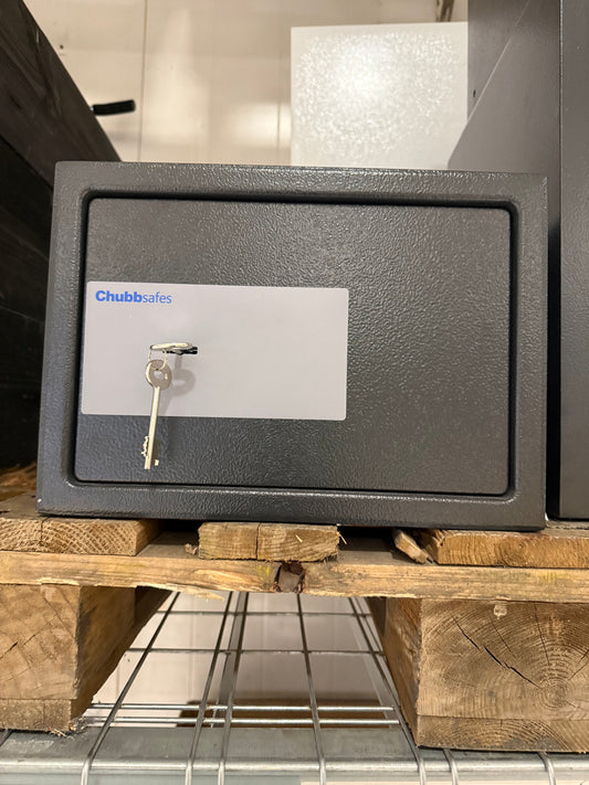 Brukt nøkkelsafe / verdiskap Chubbsafes – kompakt modell (grå)